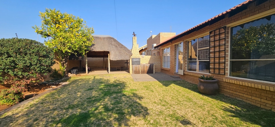 3 Bedroom Property for Sale in Langenhovenpark Free State